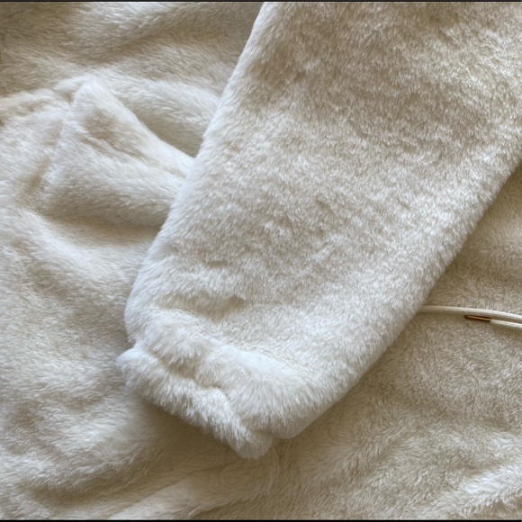 Faux fur hoodie - Picture 2 of 3